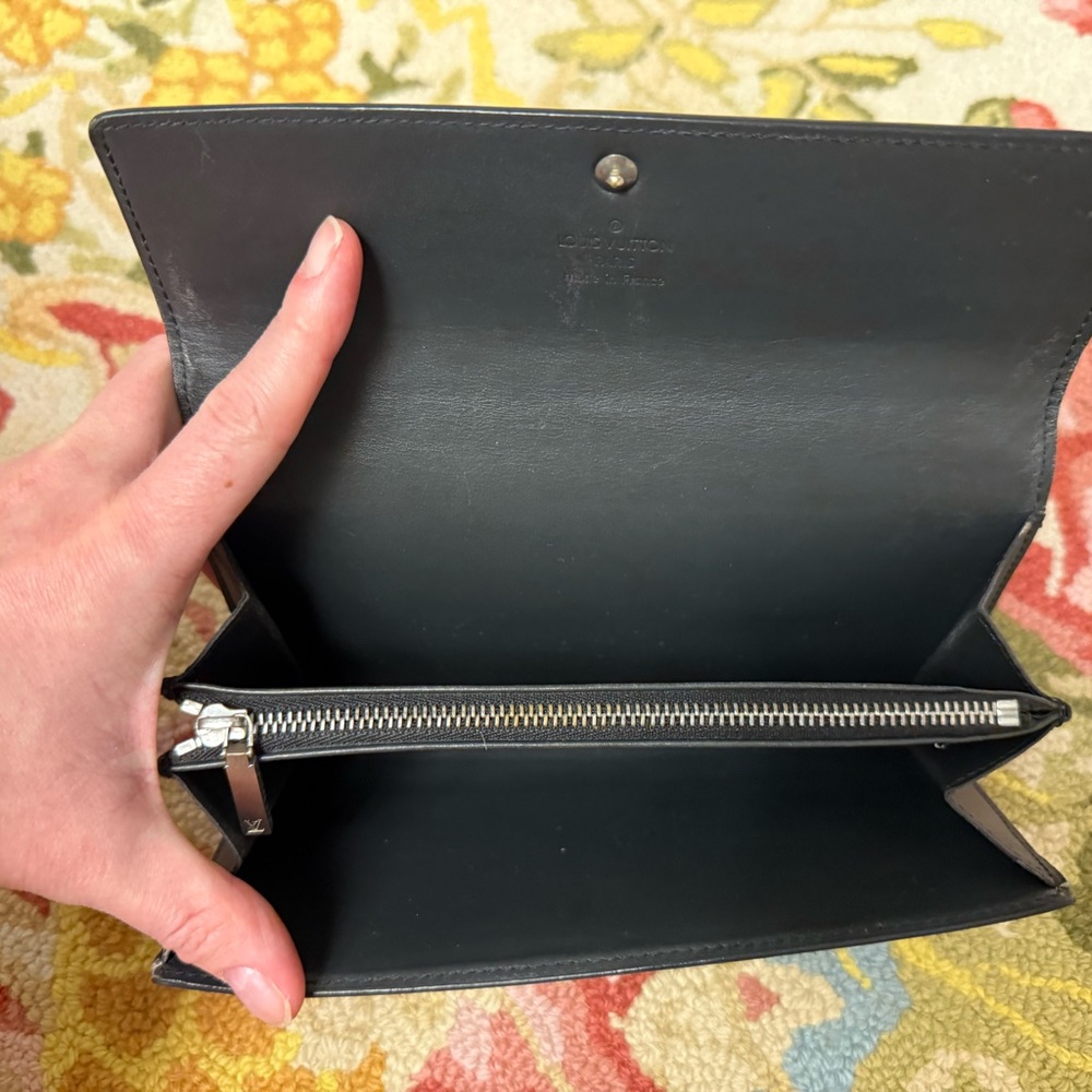 SOLD LOUIS VUITTON Metallic Monogram Vernis Sarah Long Bi-Fold Wallet - Picture 11 of 16